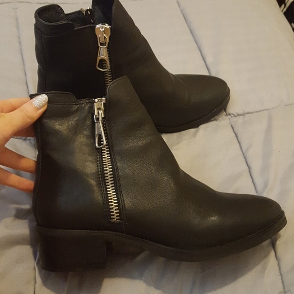 Steve Madden Shoes - Black steve madden lanna boots booties 8.5